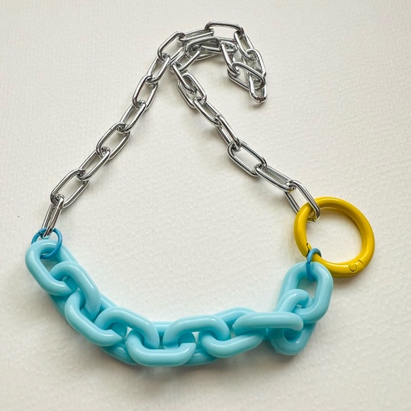 Industrial minimalist mixed media yellow round carabiner necklace 16” - Picture 4 of 6